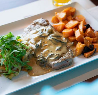 Bife com Molho Cogumelos