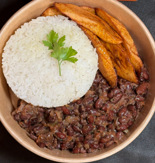 Fagioli saltati riso e plantain (Tipico dell' Africa e Sud America)