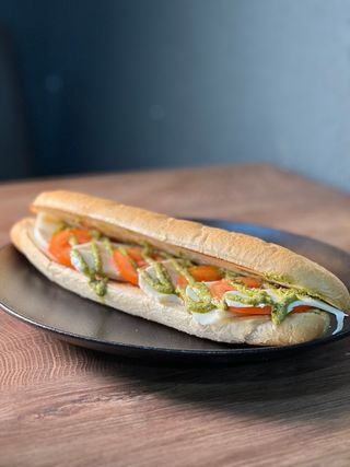 Caprese sendvič mali