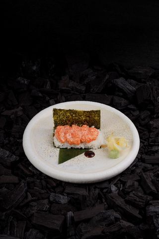 Hand roll cu somon