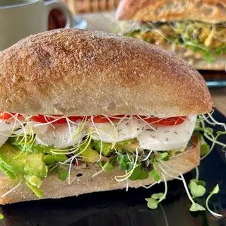 Avocado, Mozzarella & Tomato