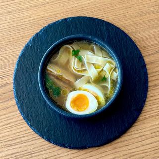 Бульйон з куркою та локшиною