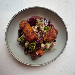 ჭარხლის სალათი თხის ყველით / Beetroot Salad with Goat Cheese