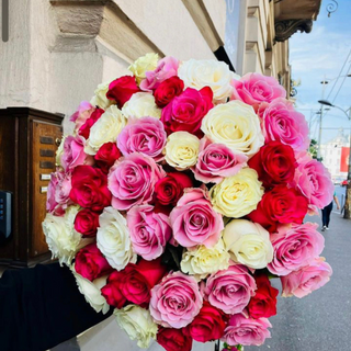 Buchet 51 trandafiri multicolor 