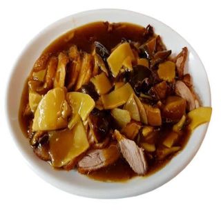 Pato Con Bambú Y Setas Chinas