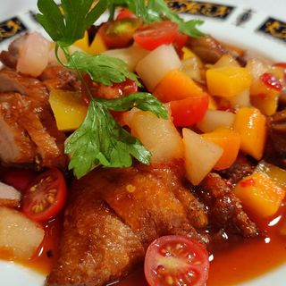 Pato Con Salsa De Frutas Picante Estilo Thai