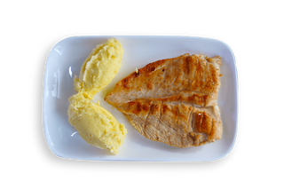 ქათმის სტეიკი გრილზე ბოსტნეულის გარნირი