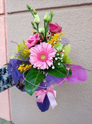 Buket sezonsko cvijeće manji