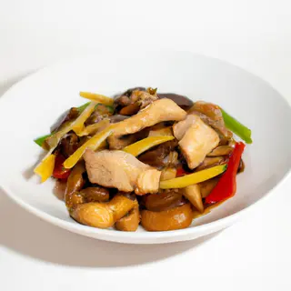 Pollo Salteado Con Bambú Y Setas Chinas