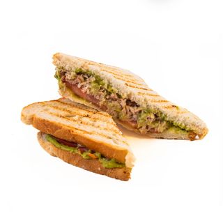 Sándwich de atún guacamole