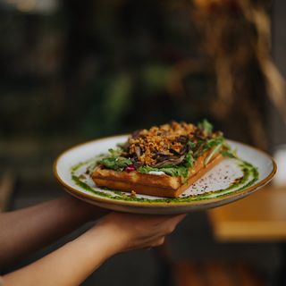 Гофра зі смаженими грибами та хрусткою цибулею (190г)