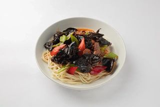 Лагман с черными грибами