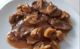 Ternera Con Champiñones
