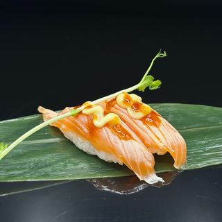 130. Nigiri sake sting mayo - 2 pezzi