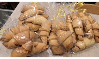 შესქელებული რძით ფხვიერი კრუასანი