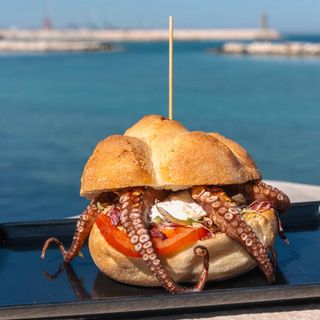 Panino al polpo arrosto