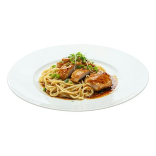 Tallarines Con muslo de pollo