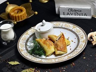 Млинці з індичкою, сиром моцарела, беконом під вершковим соусом (210g)