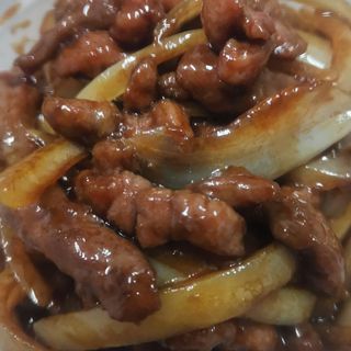ternera con cebolla