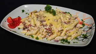 Pasta sa pršutom i topljenim sirom