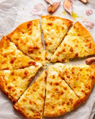 Pizza Garlic and cheese (28cm)