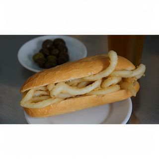 Bocata De Calamares Con Alioli