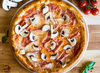 Pizza Prosciutto Funghi Medie