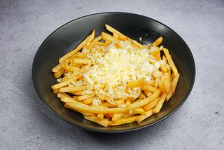 Pomfrit sa kačkavaljem