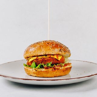 Cordon burger i pomfrit