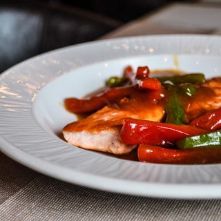 Salmone al curry rosso