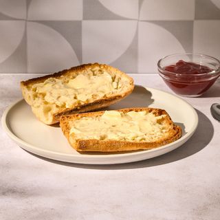 Tostadas con Mantequilla y Mermelada