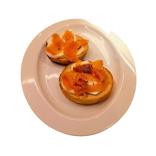 Bagel Queso Crema y Salmón