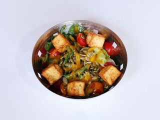 Салат з паніром та манговим кюлі (250g)