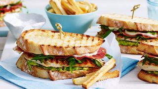 Хрусткий смажений сендвіч з курячим філе (330г)