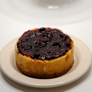 კლასიკური ჩიზქეიქი კენკრის ზედსართით 4 ნაჭრიანი