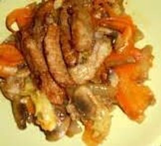 58. Задушено свинско със зеленчуци - пикантно (700г)