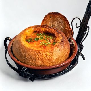 Ciorba de fasole in paine