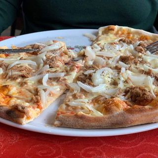 Pizza De Atún y bacón (27 Cm. A 30 Cm.)