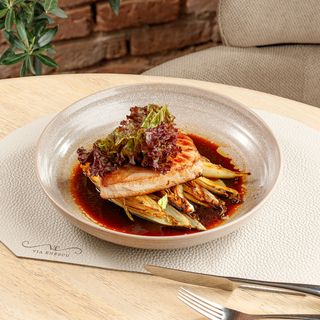 Steak de ton cu andiva caramelizată