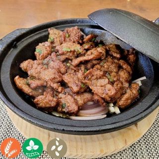 28 Teppanyaki Gyūniku (Ternera)