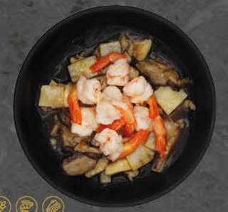 Gamberi con bambù e funghi