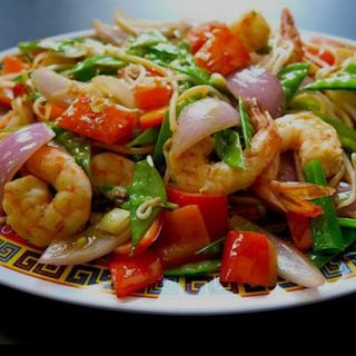 TALLARÍN SALTADO DE LANGOSTINOS