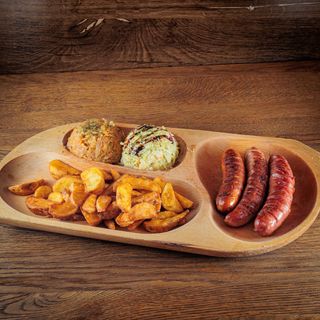 Kobasica sa kriškama krompira i podvarkom