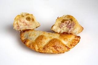Empanada De Jamón Y Queso