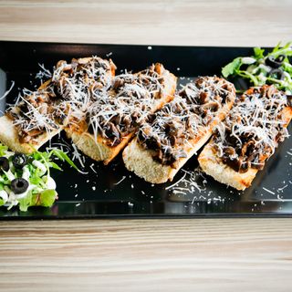 Bruschete cu ciuperci și parmesan