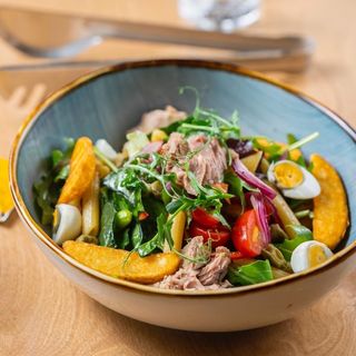 Салат с тунцом