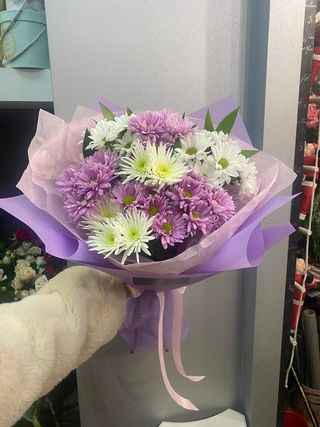 #15. თეთრი და ვარდისფერი ქრიზანთემების თაიგული