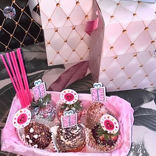 Caja Fresas decoradas con chocolate 