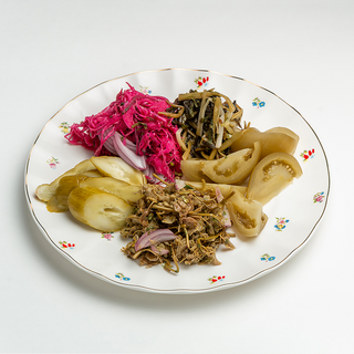 მწნილის ასორტი