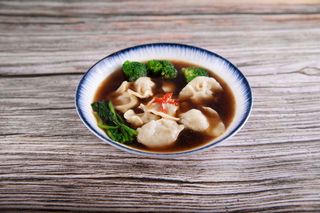 22- Sopa de gyozas de ternera